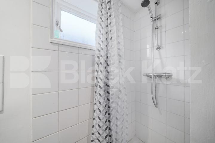 Top floor one bedroom apartment near Brixton Upper Tulse Hill, Brixton